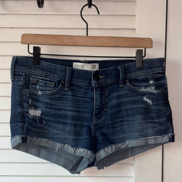 Abercrombie snd Fitch Low Rise Denim Jean Short size 10 Cuffed Distressed - Picture 4 of 6